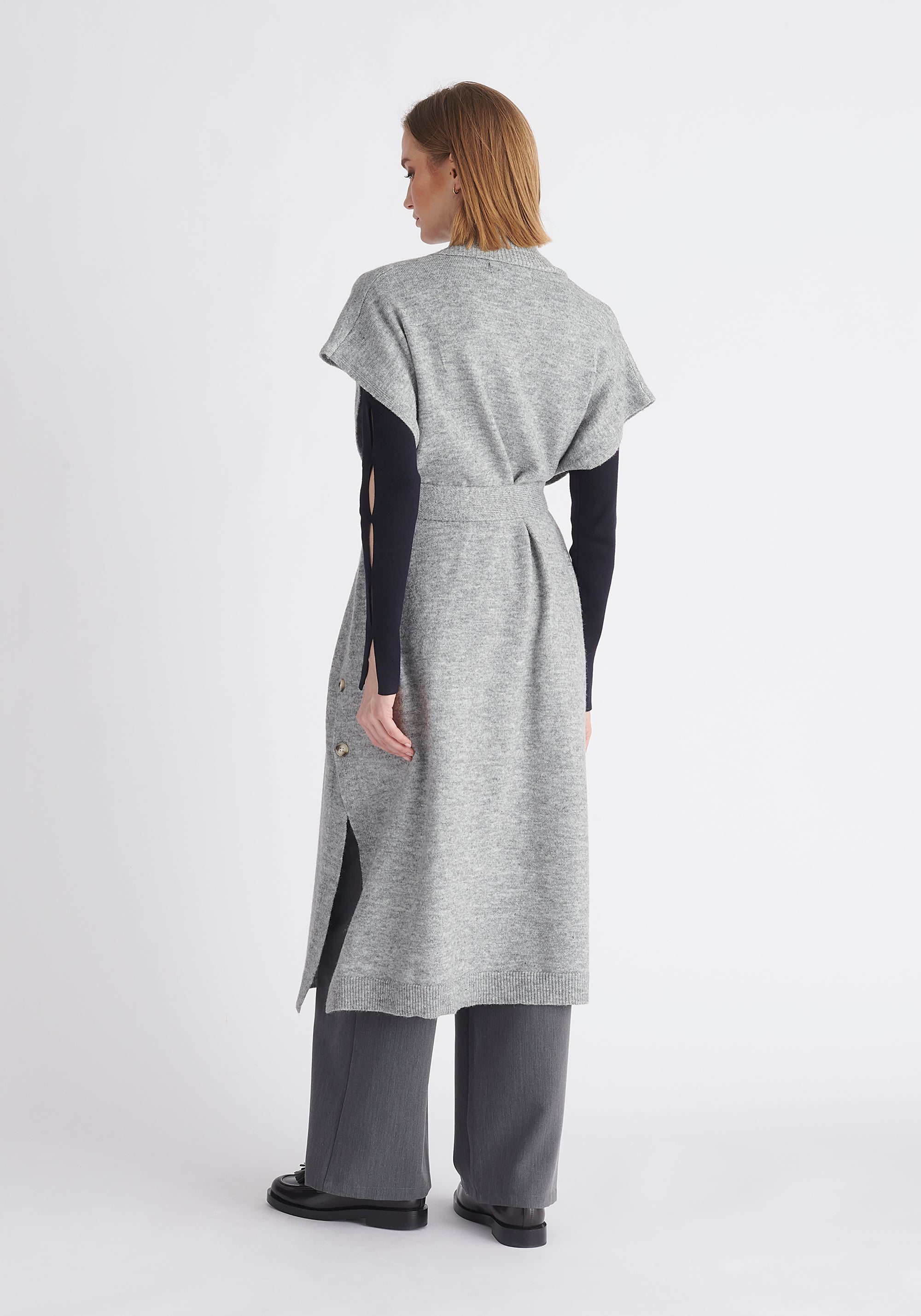 Paisie Wide Collar Sleeveless Cardigan in Light Grey Back