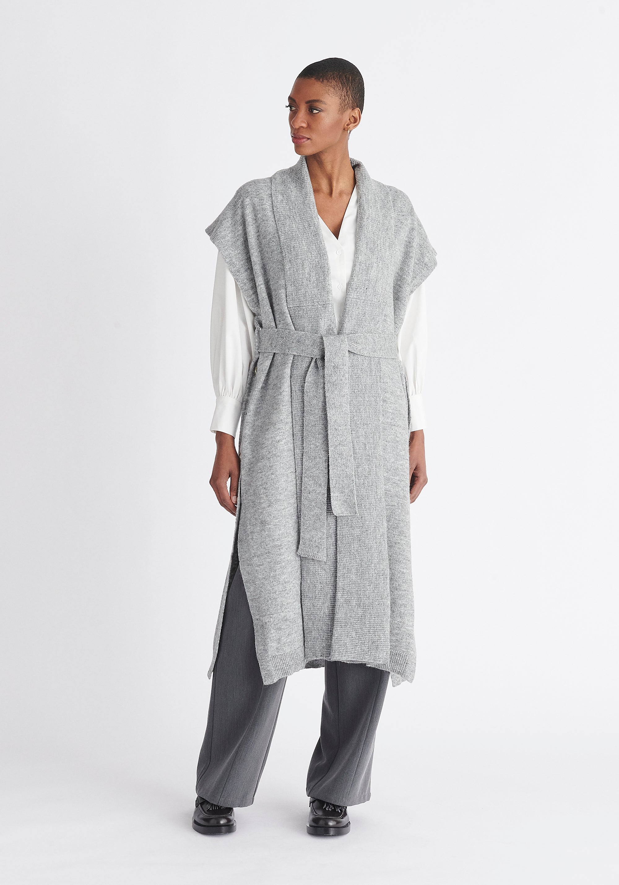 Paisie Wide Collar Sleeveless Cardigan in Light Grey