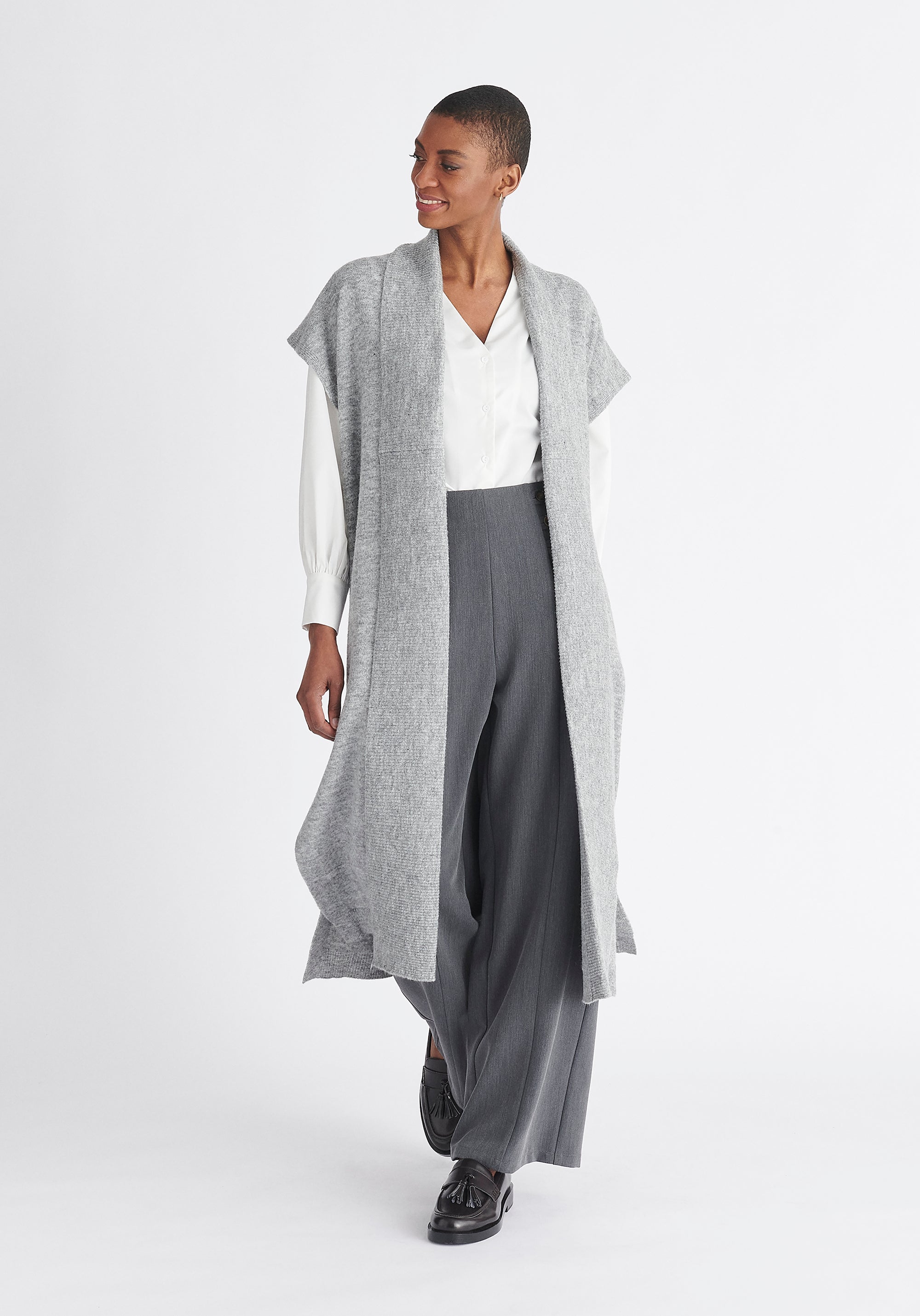 Paisie Wide Collar Sleeveless Cardigan in Light Grey