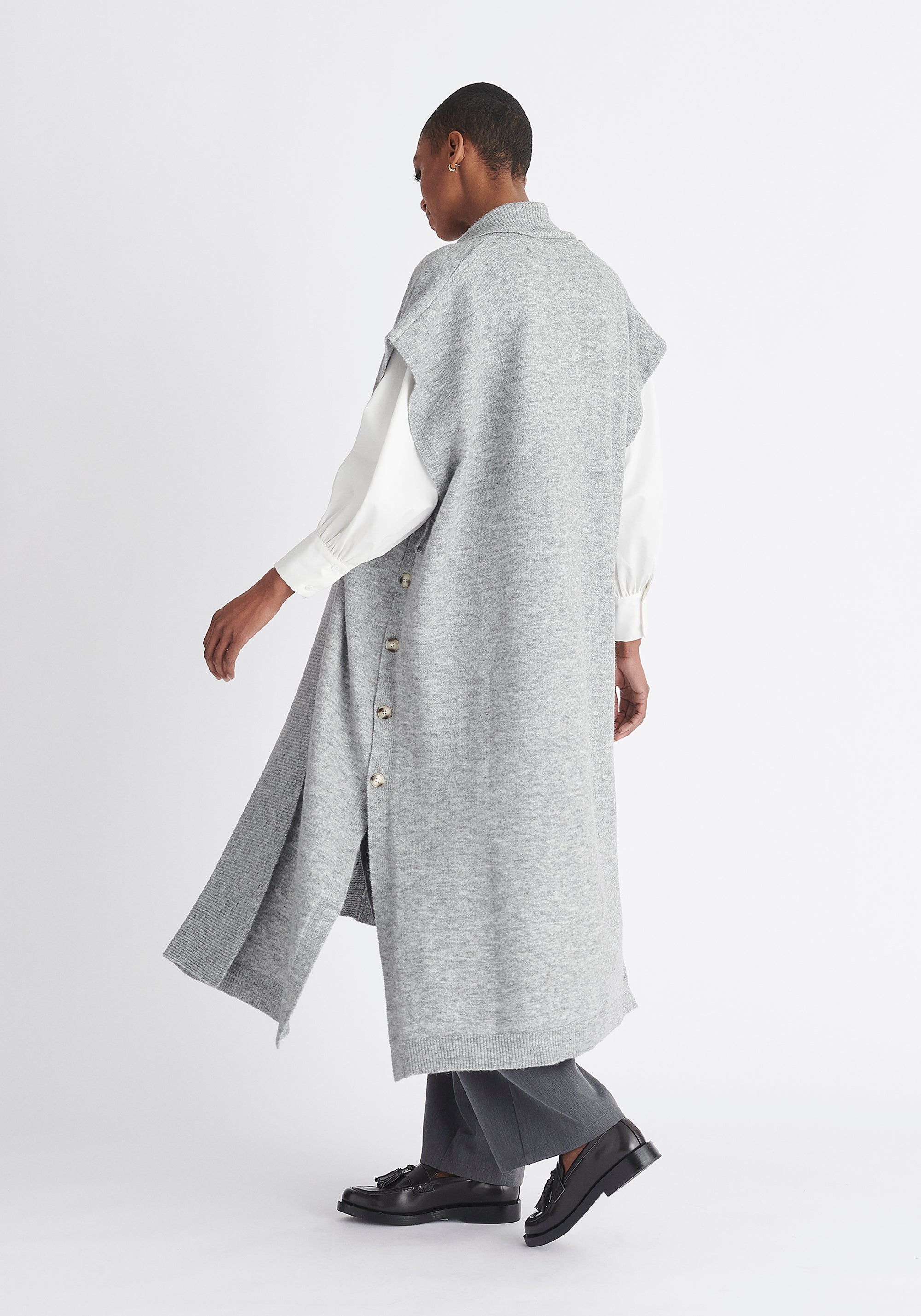 Paisie Wide Collar Sleeveless Cardigan in Light Grey Back