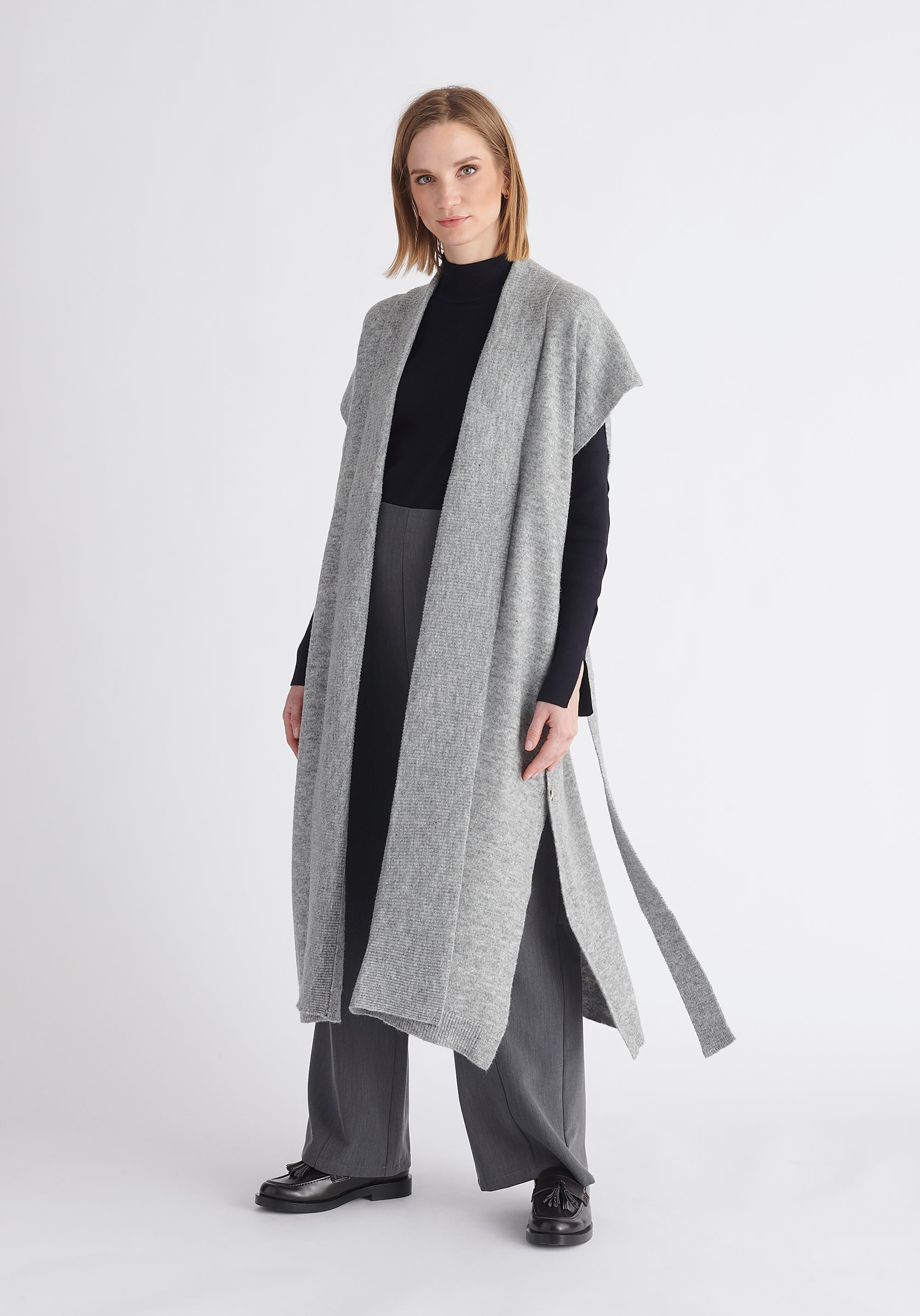 Paisie Wide Collar Sleeveless Cardigan in Light Grey