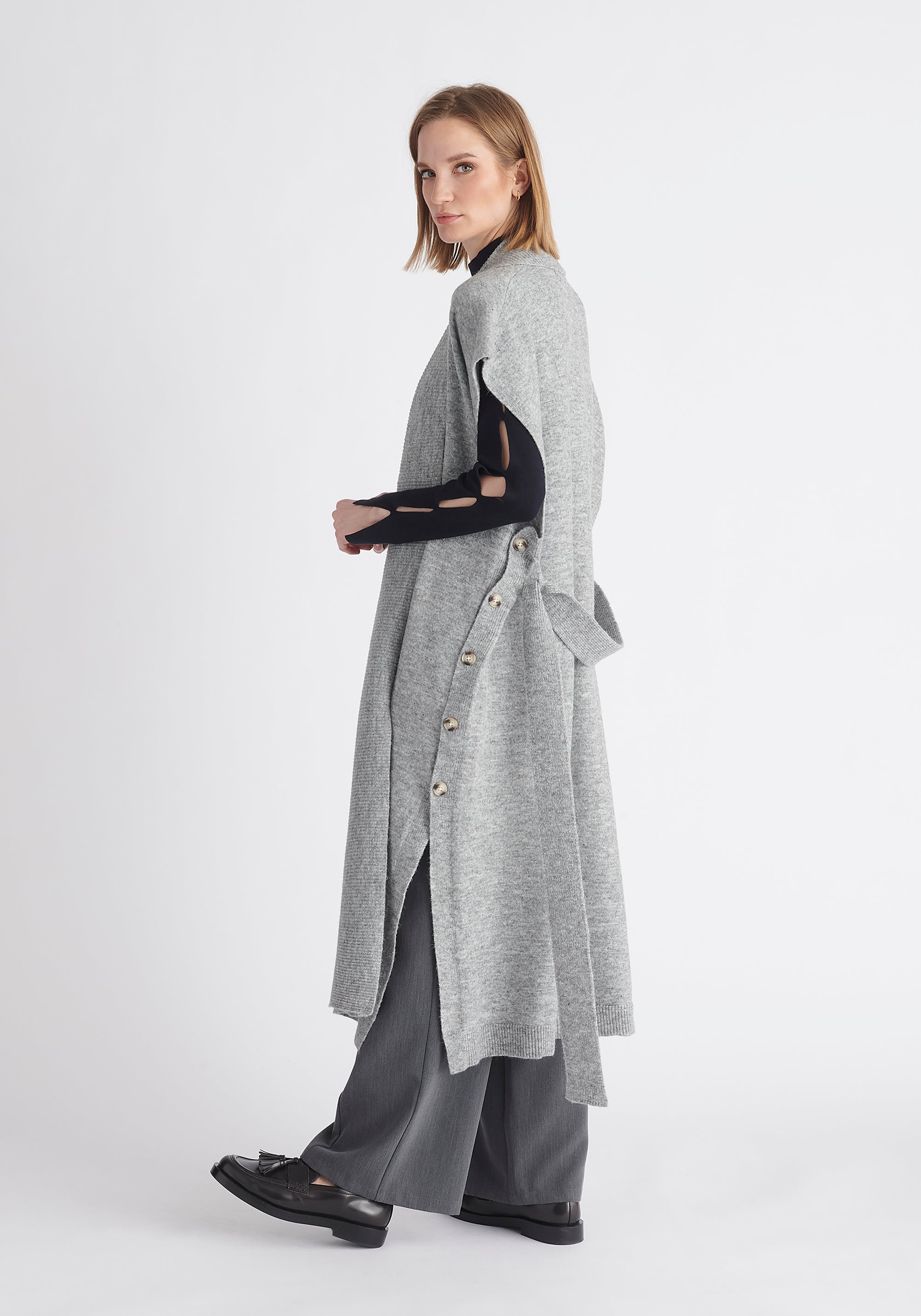 Paisie Wide Collar Sleeveless Cardigan in Light Grey Side