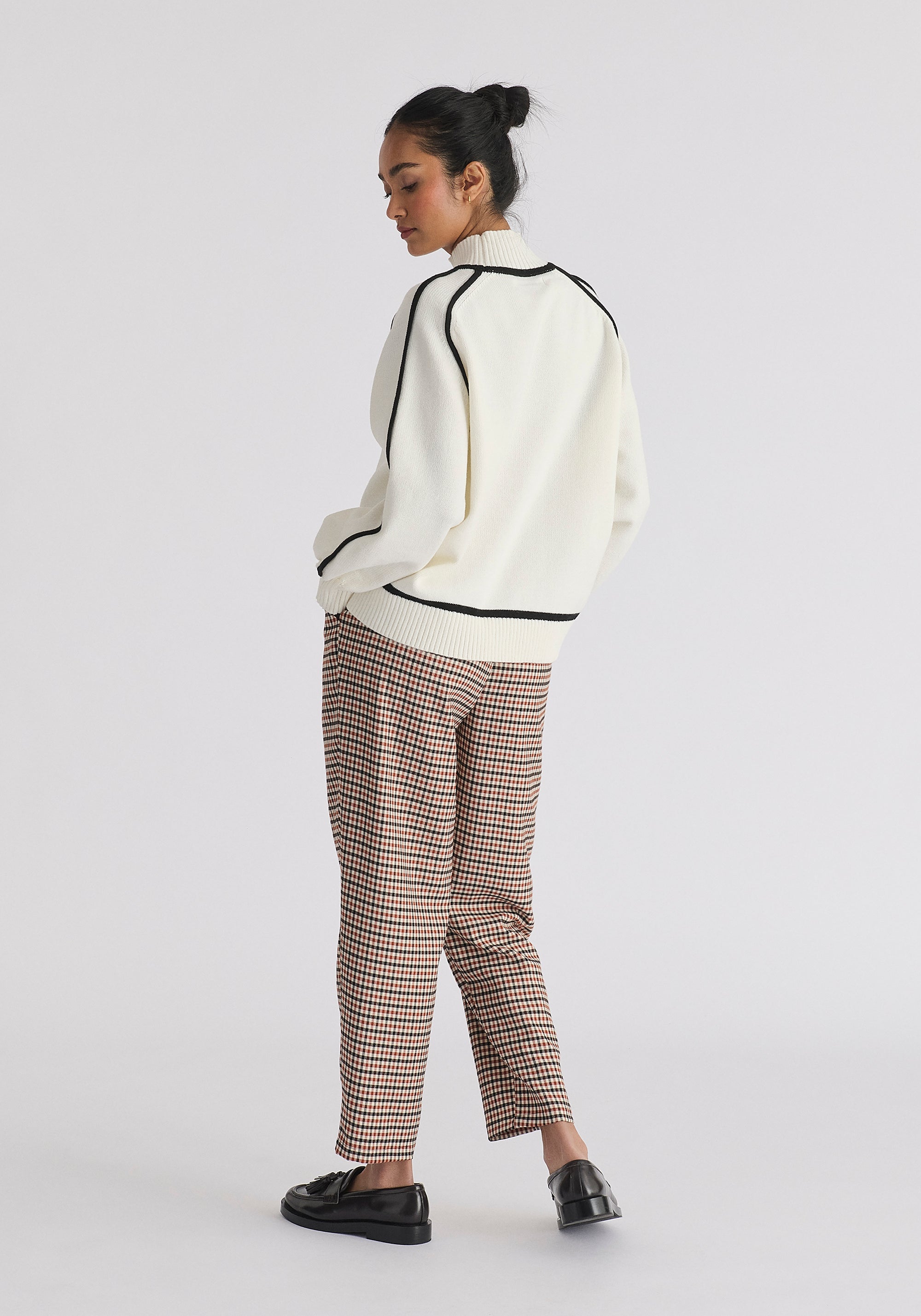 Contrast Stripe Piping Mock Neck Jumper in White and Black Back