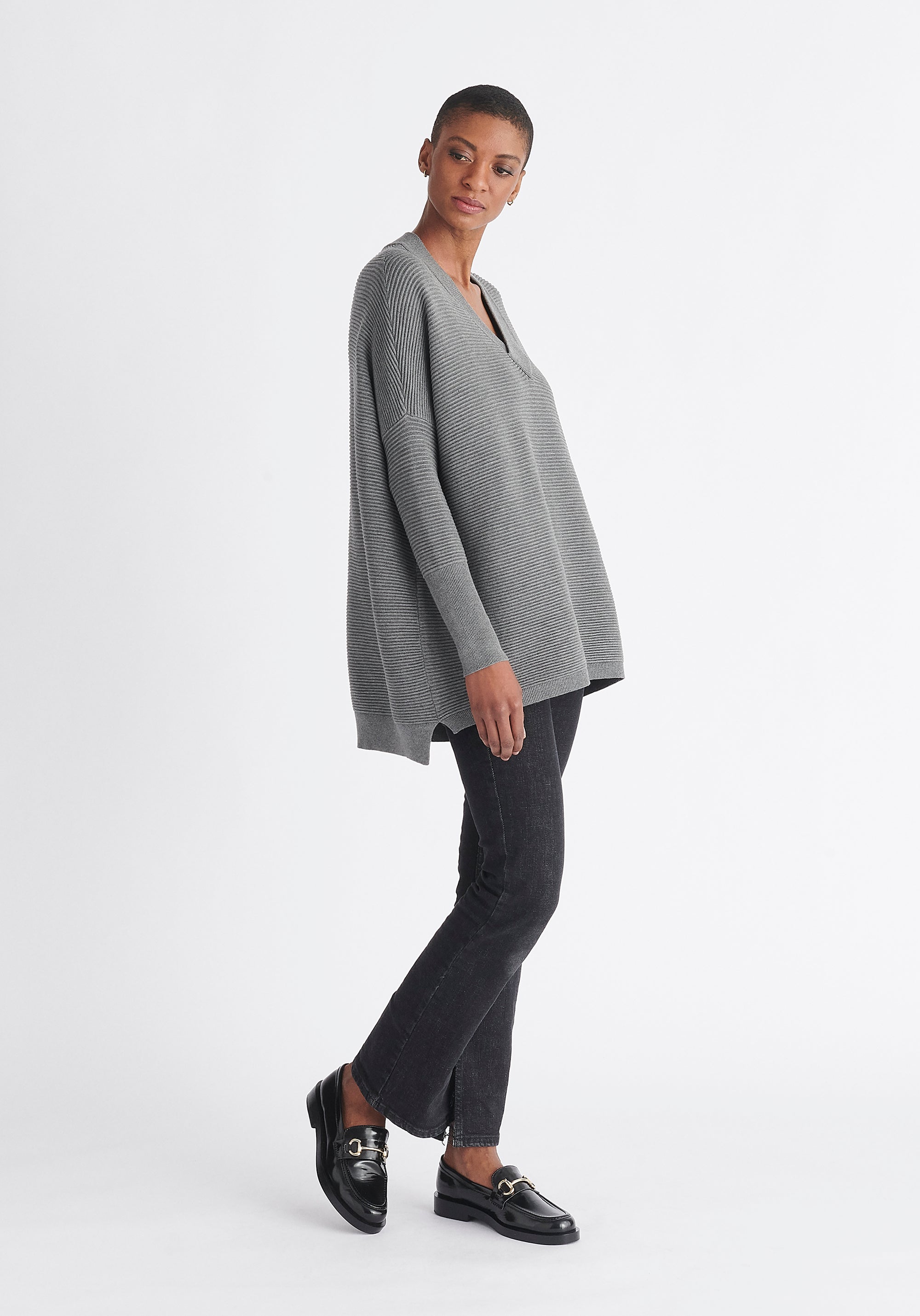 Paisie V-Neck Ribbed Jumper in Grey Side