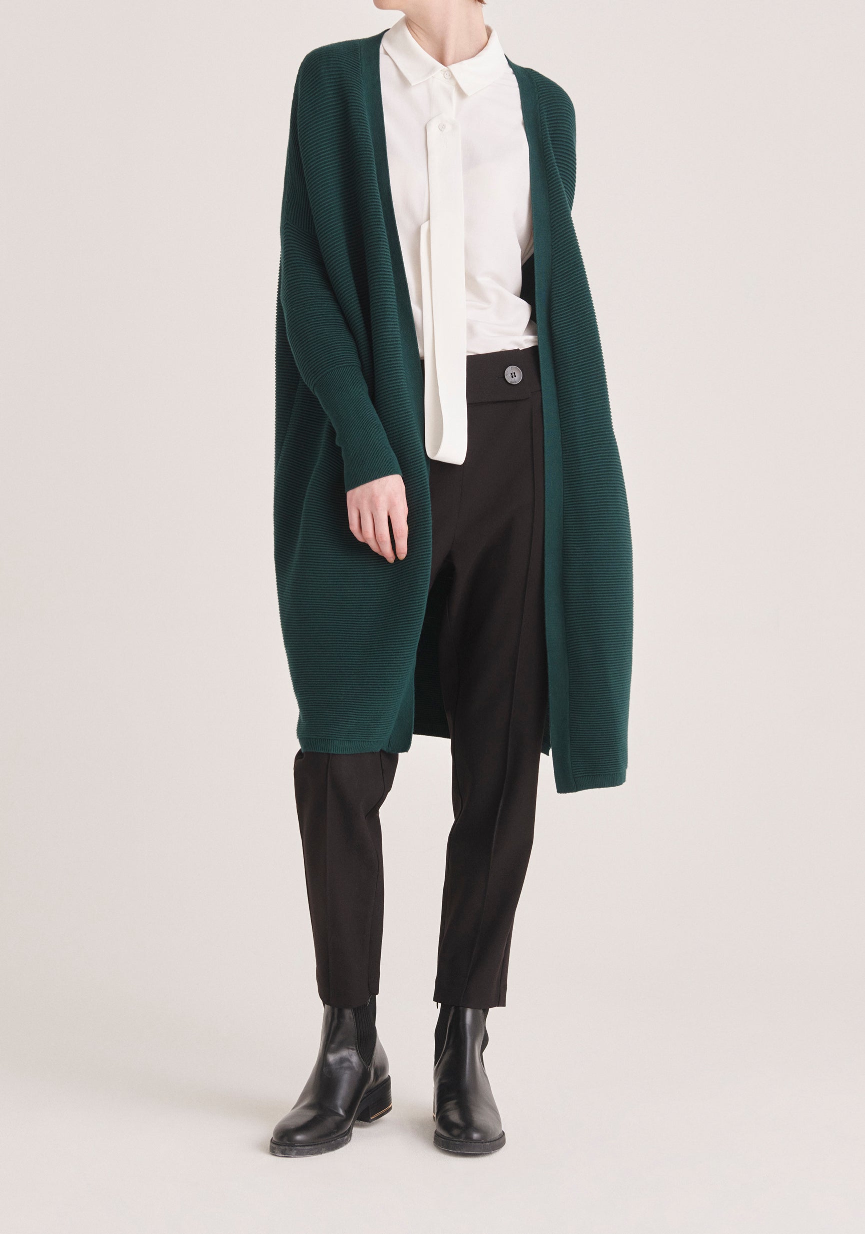 Paisie Long Ribbed Cardigan with Pockets in Green