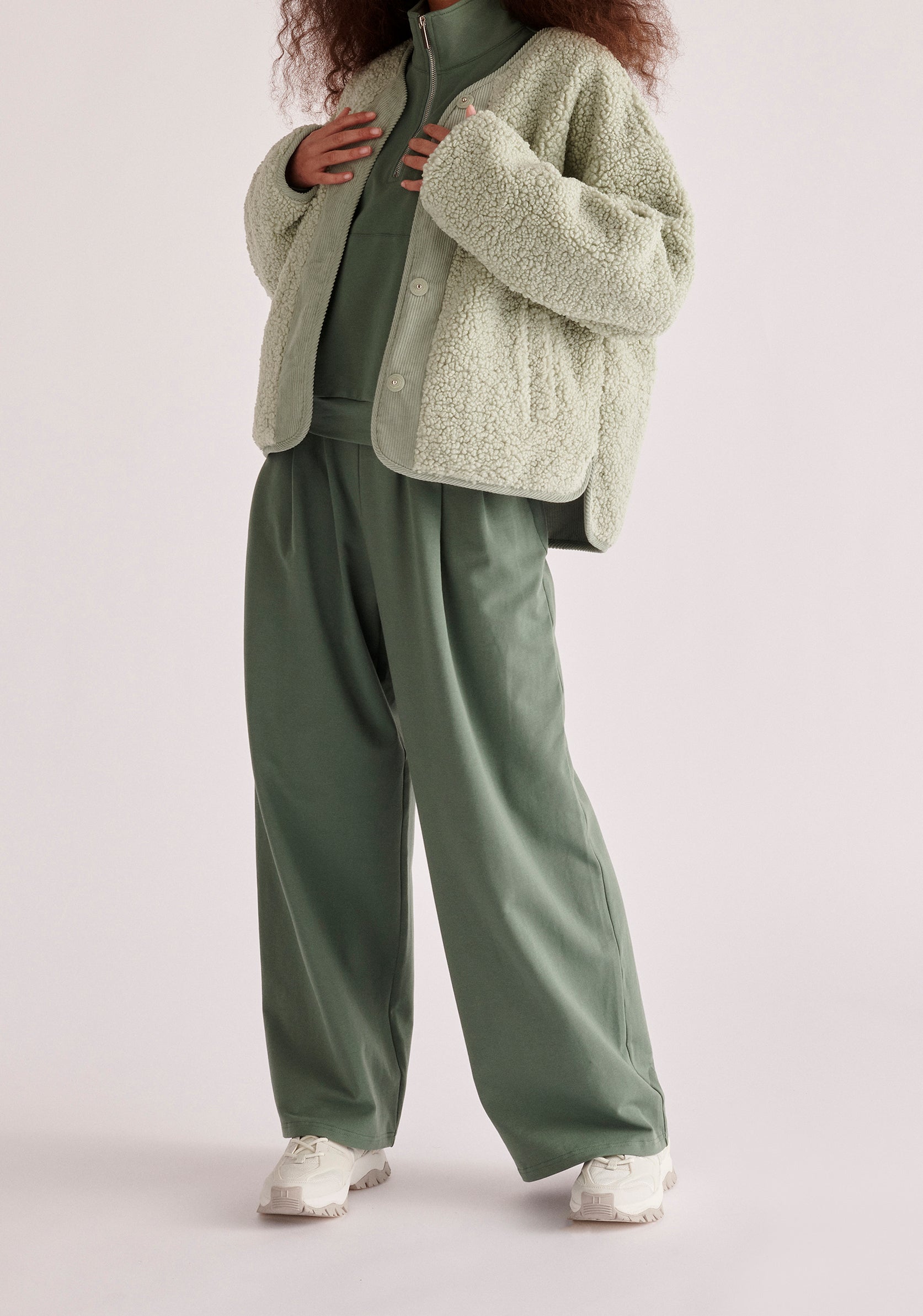 Paisie Pleated Sweatpants in Green