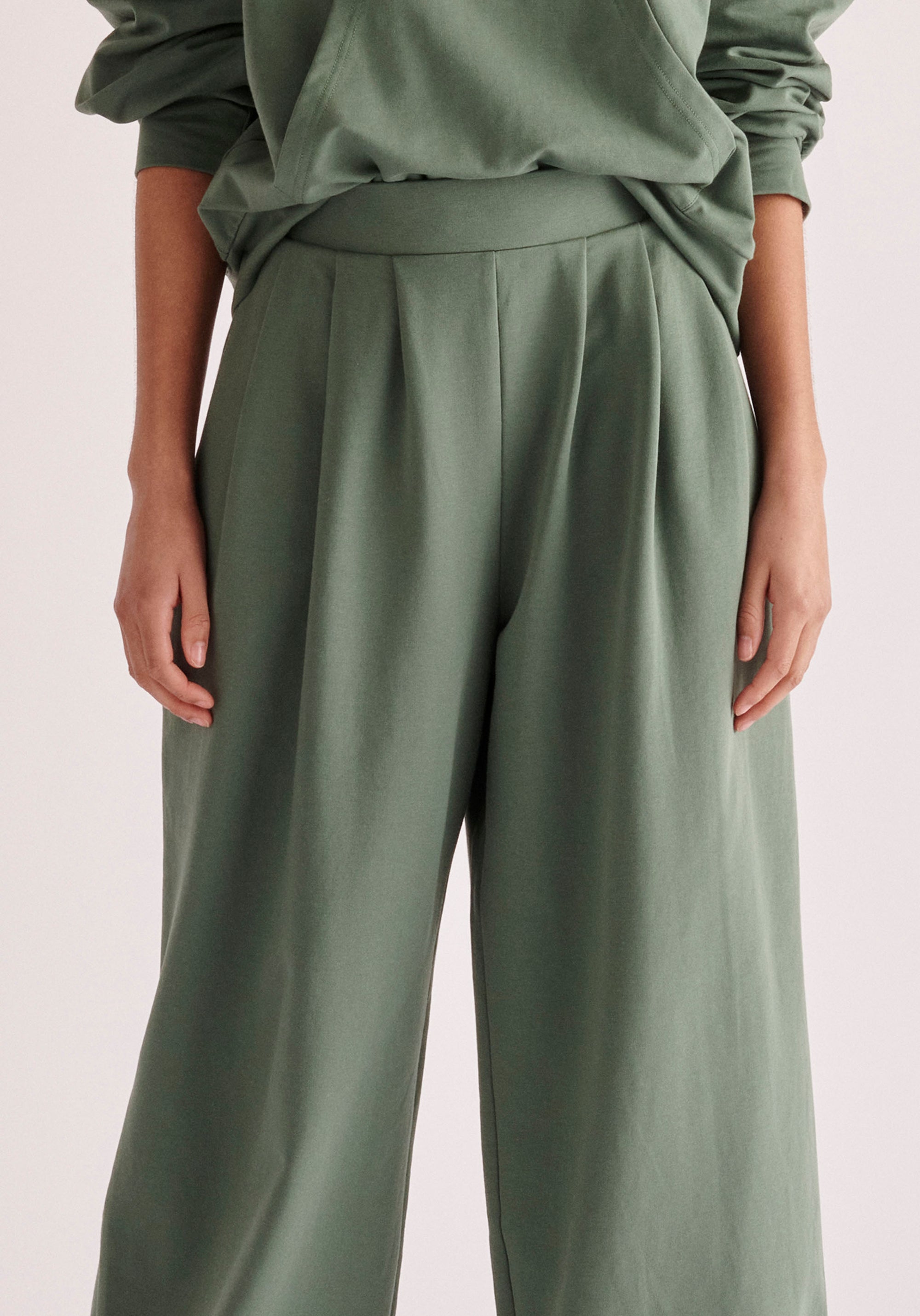 Paisie Pleated Sweatpants in Green Close Up